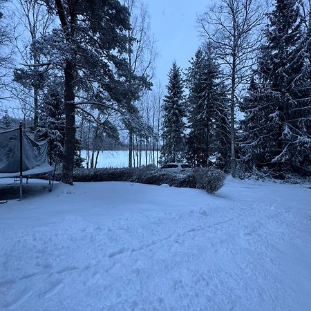 Mysig Stuga I Naevesta Örebro Kültér fotó