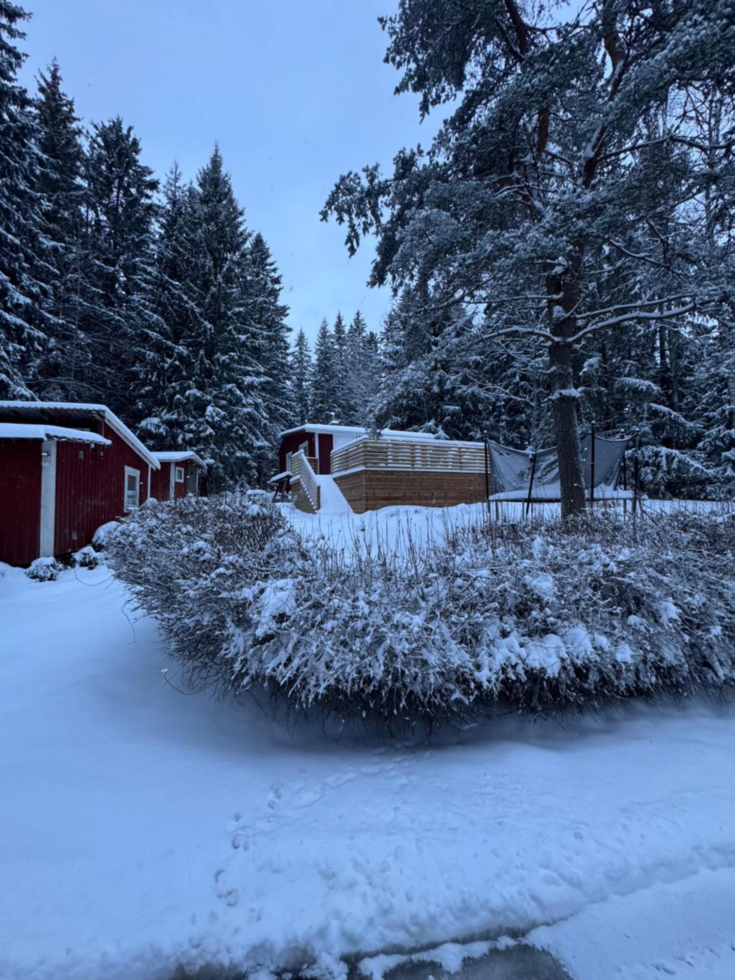 Mysig Stuga I Naevesta Örebro Kültér fotó