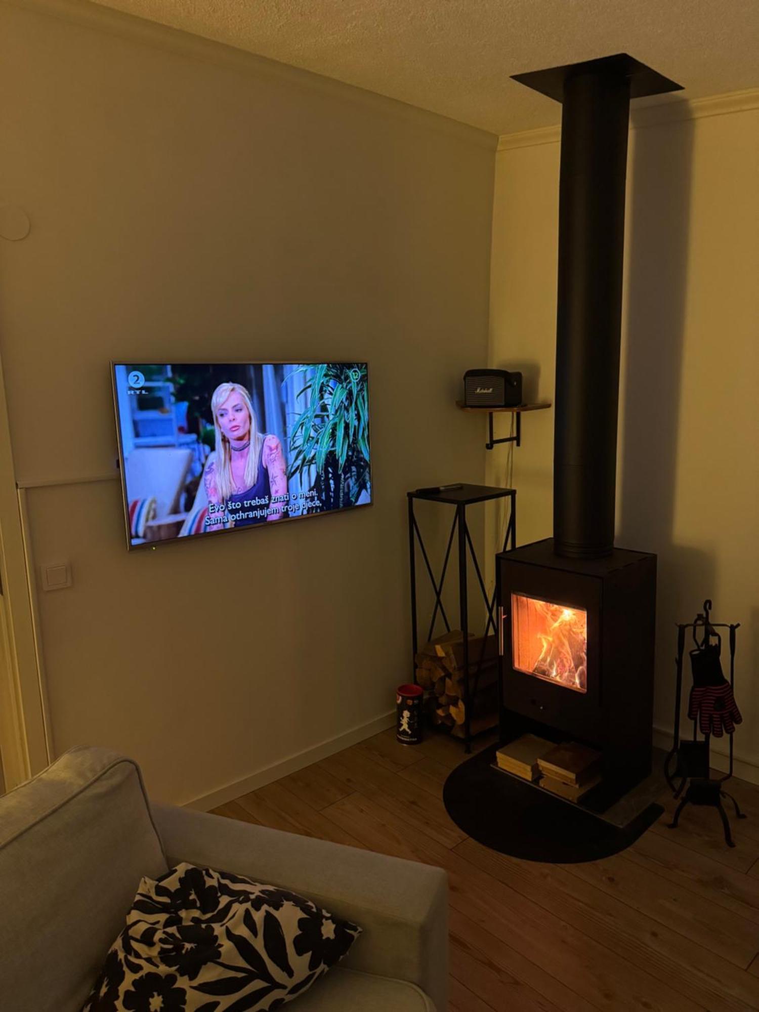Mysig Stuga I Naevesta Örebro Kültér fotó
