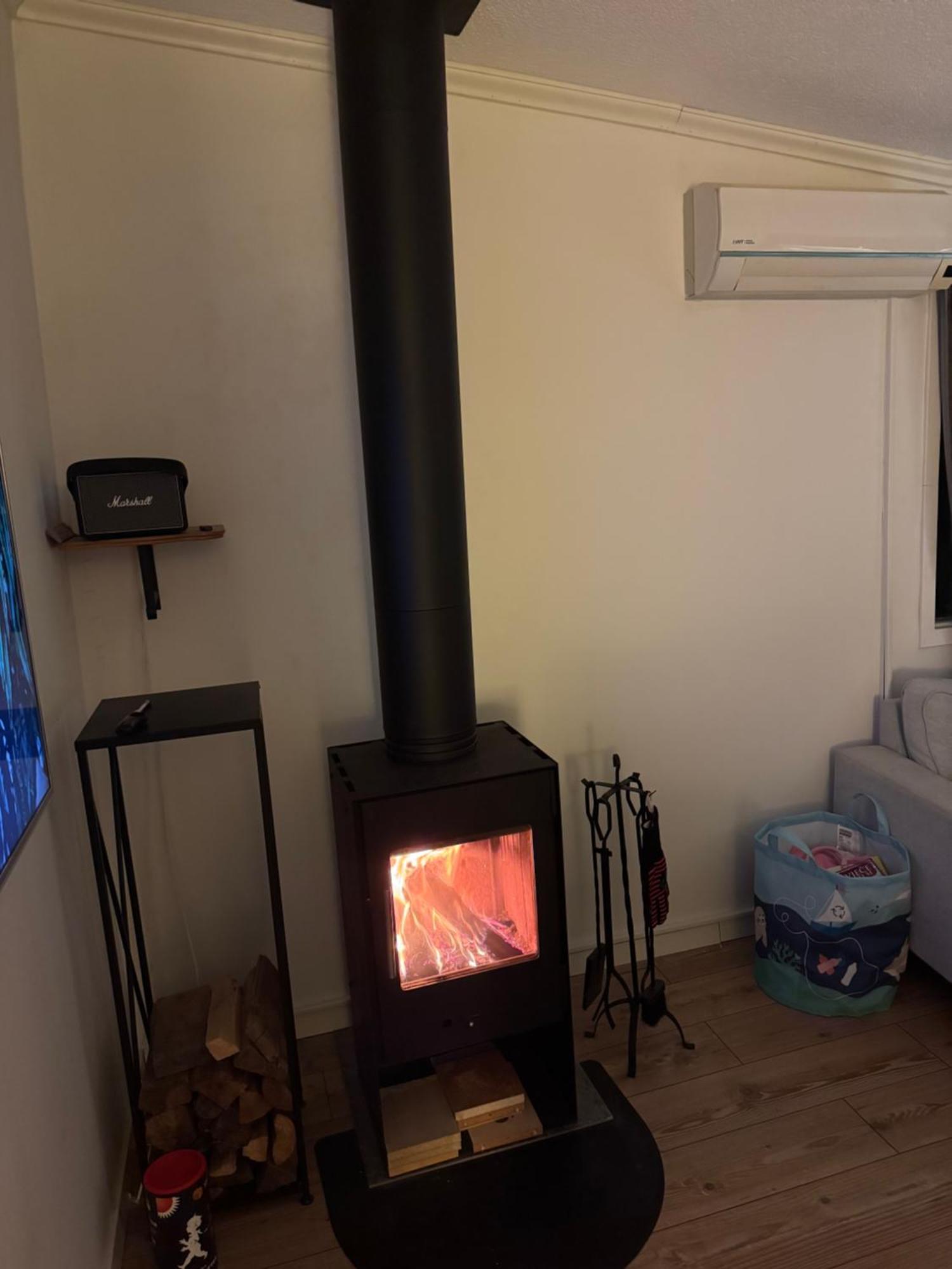 Mysig Stuga I Naevesta Örebro Kültér fotó